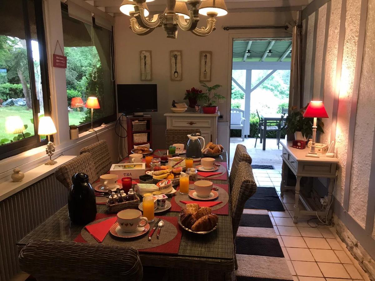 Bed and Breakfast Les Chaumieres Du Pays D'Auge Le Breuil-en-Auge Экстерьер фото